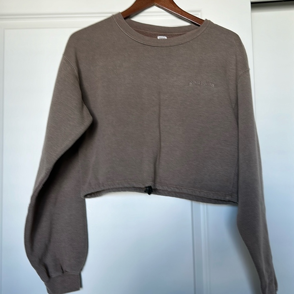 Crop top sweatshirt with pull string